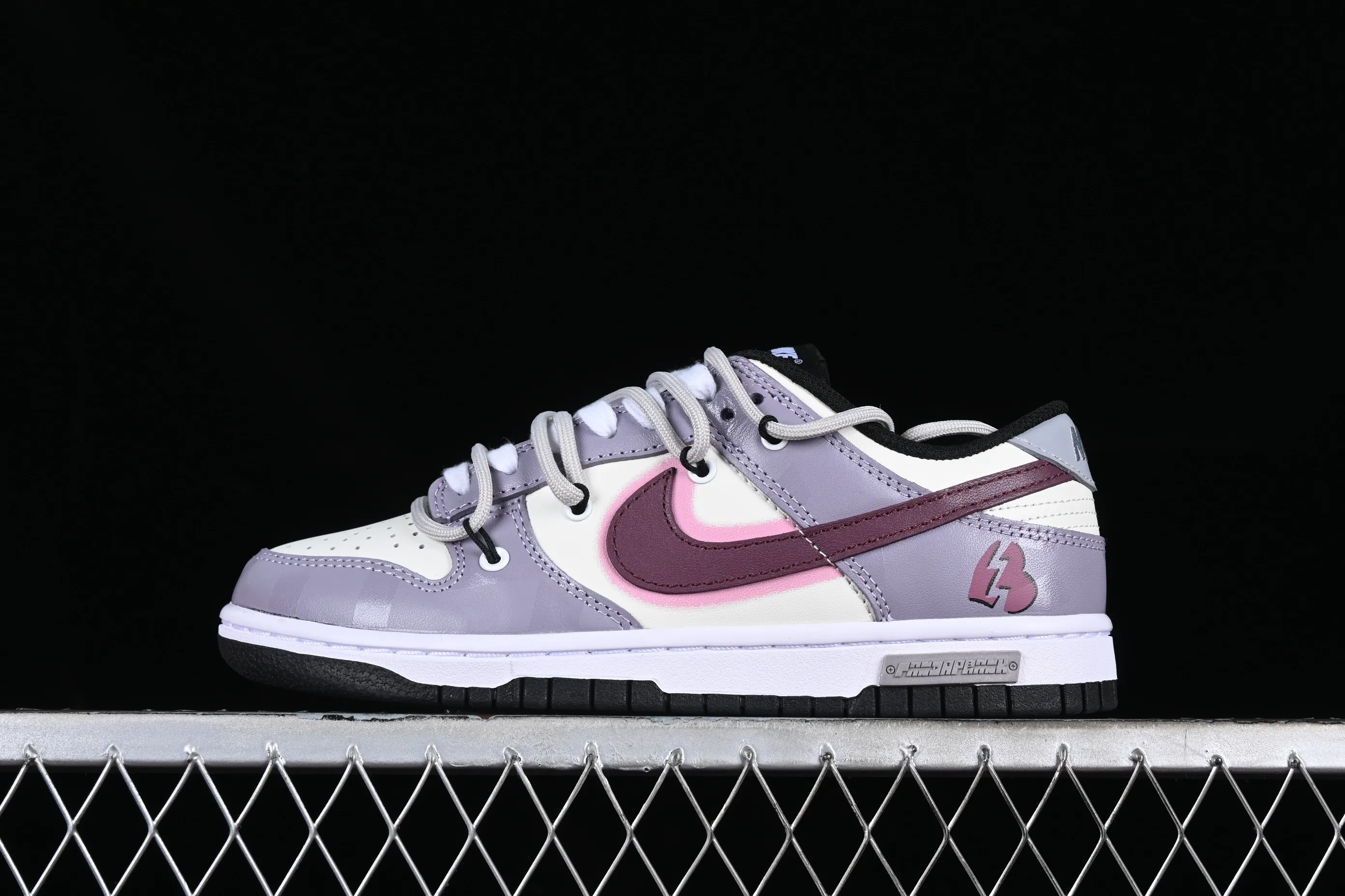 All Categories Nk SB Dunk Series Nk SB Dunk Low Low-top Sneakers Nk SB Dunk Low Panda Prank Tie-Dye Raspberry Printed Purple SB Strap Low-top Casual Sneakers DH9765-002